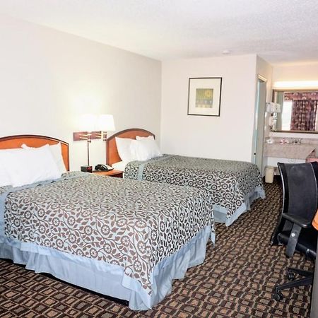 Days Inn By Wyndham Augusta Wheeler Road Экстерьер фото