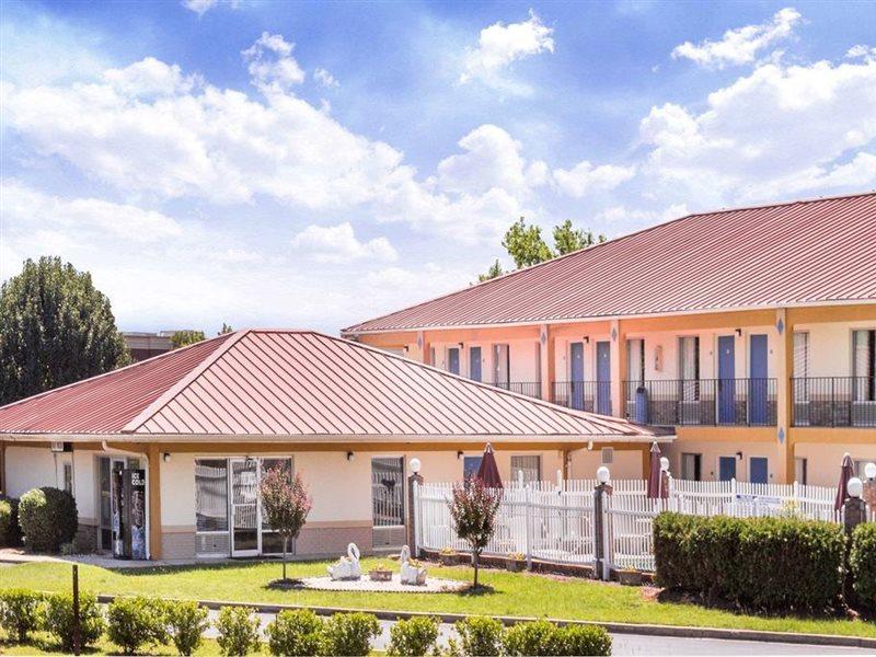 Days Inn By Wyndham Augusta Wheeler Road Экстерьер фото