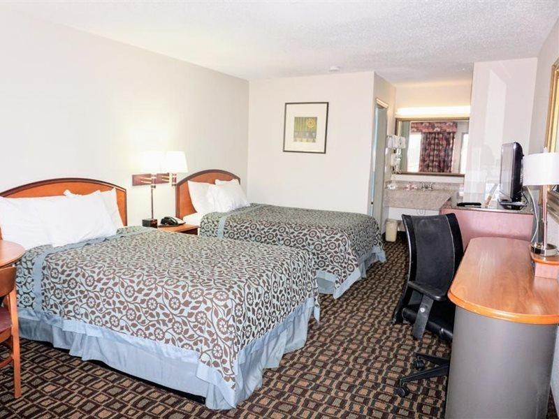 Days Inn By Wyndham Augusta Wheeler Road Экстерьер фото