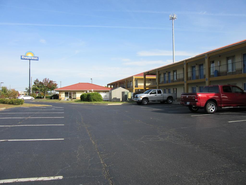 Days Inn By Wyndham Augusta Wheeler Road Экстерьер фото
