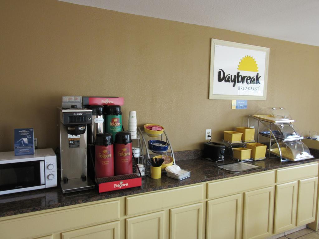 Days Inn By Wyndham Augusta Wheeler Road Экстерьер фото