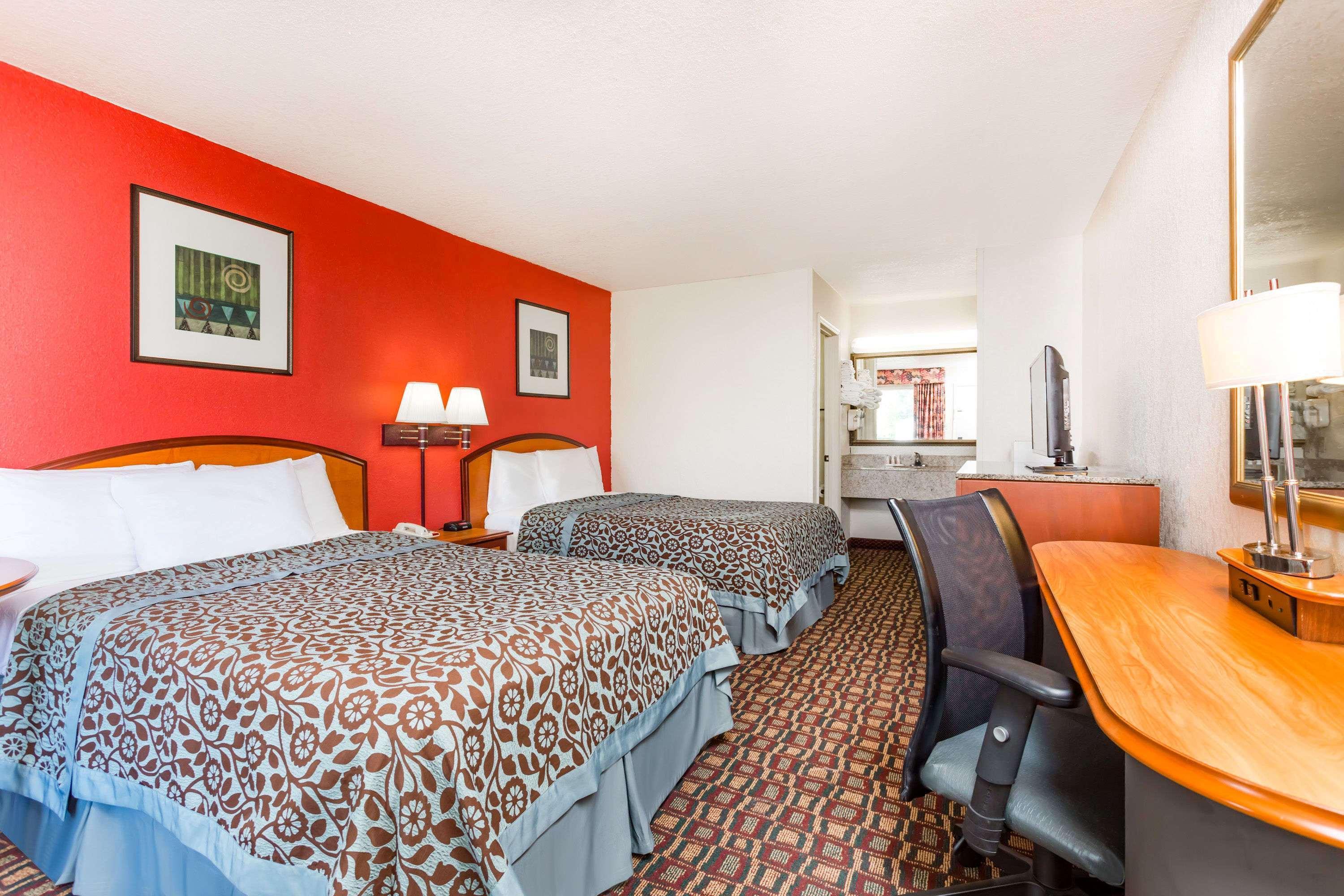 Days Inn By Wyndham Augusta Wheeler Road Экстерьер фото