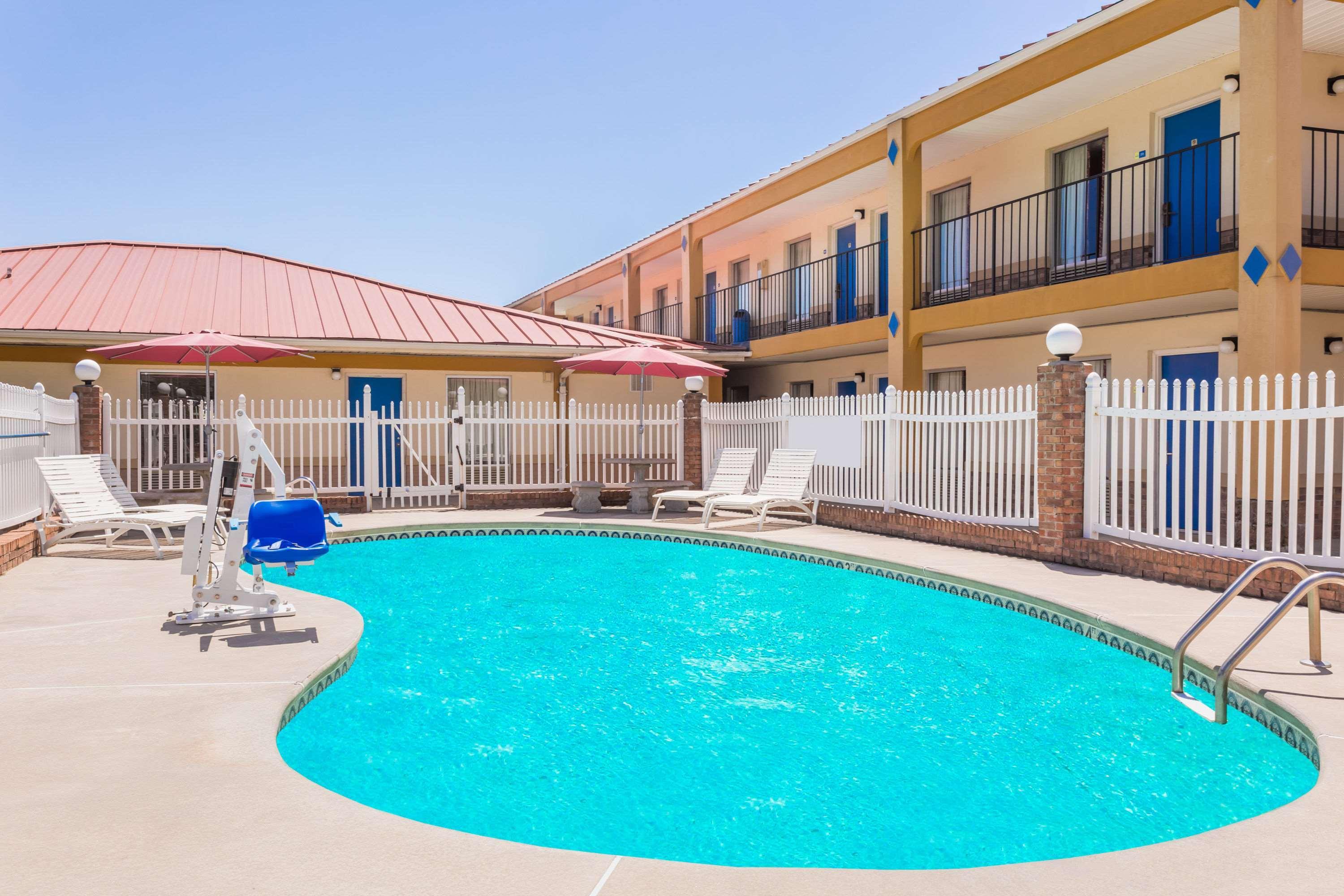Days Inn By Wyndham Augusta Wheeler Road Экстерьер фото