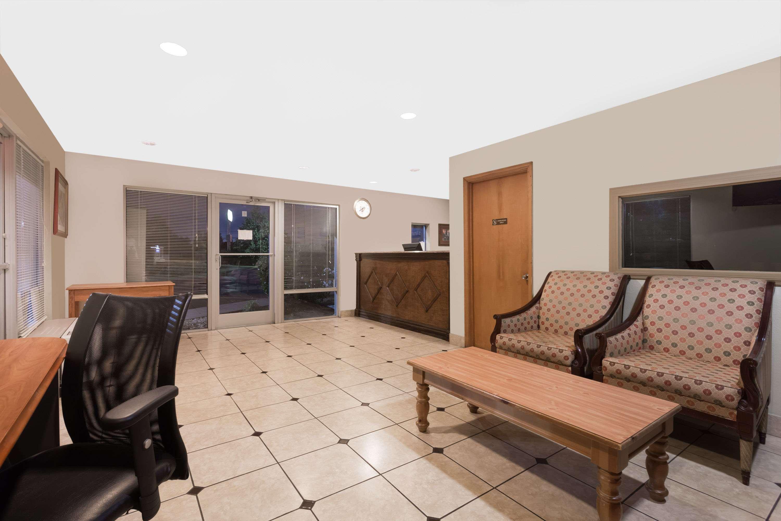 Days Inn By Wyndham Augusta Wheeler Road Экстерьер фото