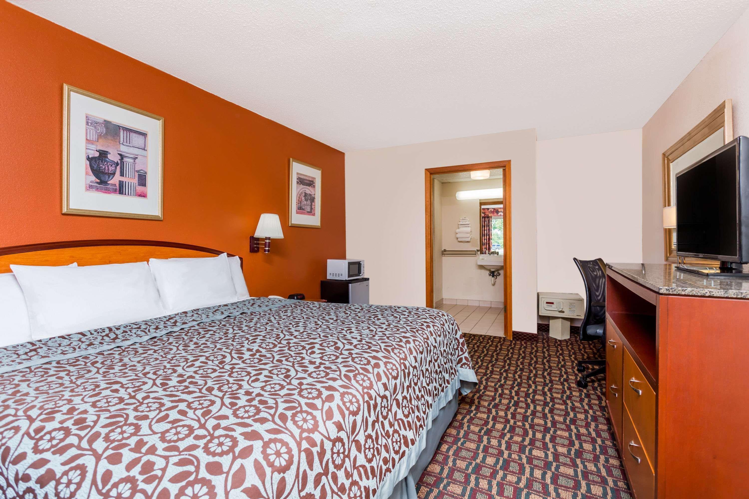 Days Inn By Wyndham Augusta Wheeler Road Экстерьер фото
