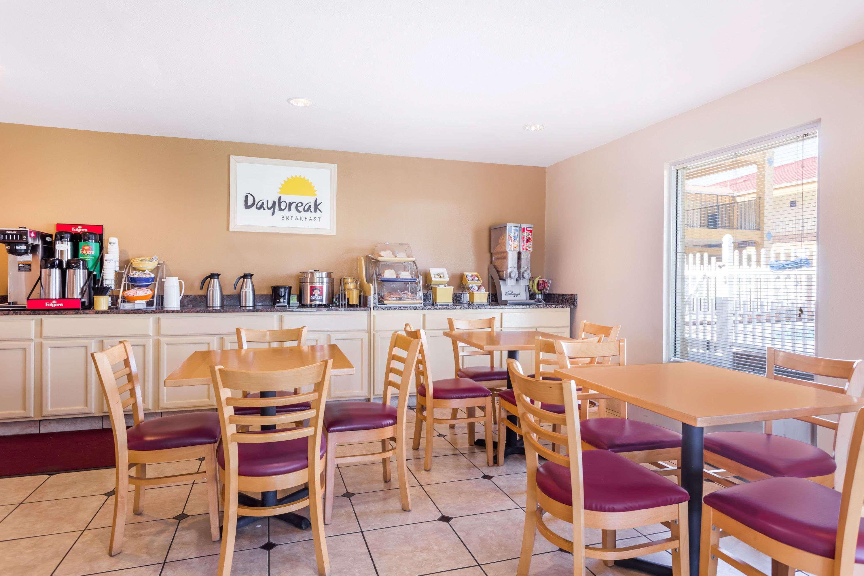 Days Inn By Wyndham Augusta Wheeler Road Экстерьер фото