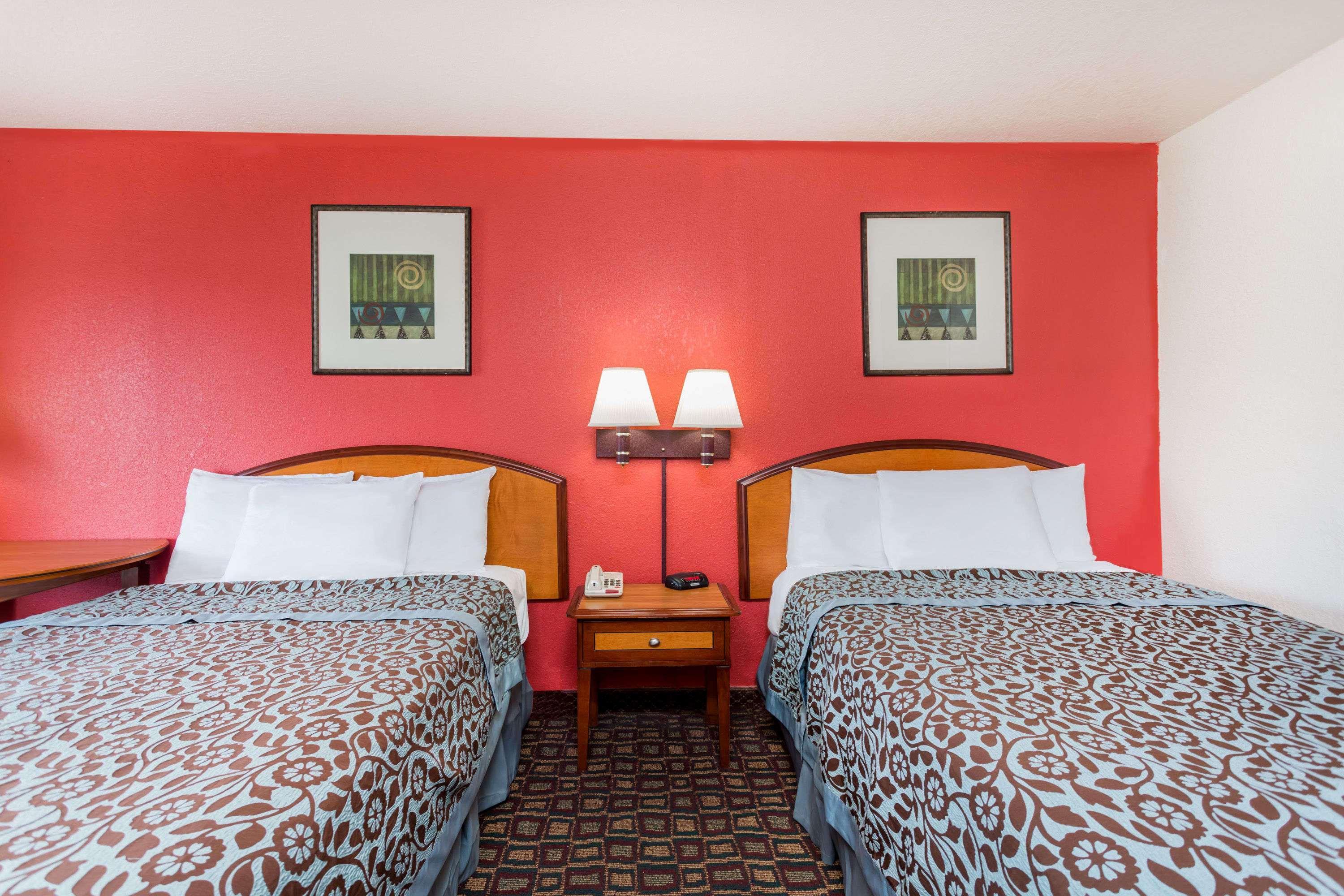 Days Inn By Wyndham Augusta Wheeler Road Экстерьер фото
