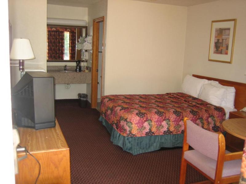 Days Inn By Wyndham Augusta Wheeler Road Экстерьер фото