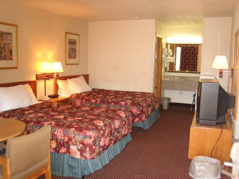Days Inn By Wyndham Augusta Wheeler Road Экстерьер фото