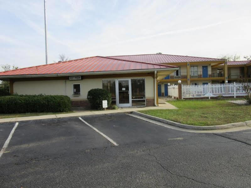 Days Inn By Wyndham Augusta Wheeler Road Экстерьер фото