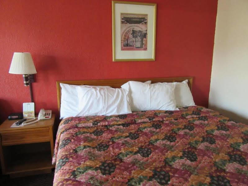 Days Inn By Wyndham Augusta Wheeler Road Экстерьер фото