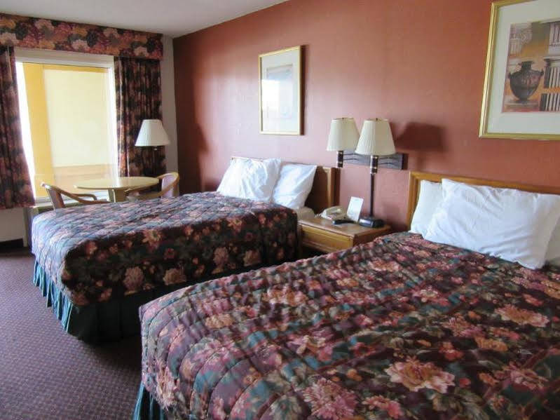 Days Inn By Wyndham Augusta Wheeler Road Экстерьер фото