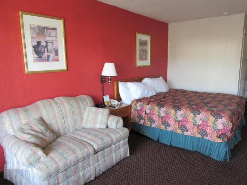 Days Inn By Wyndham Augusta Wheeler Road Экстерьер фото