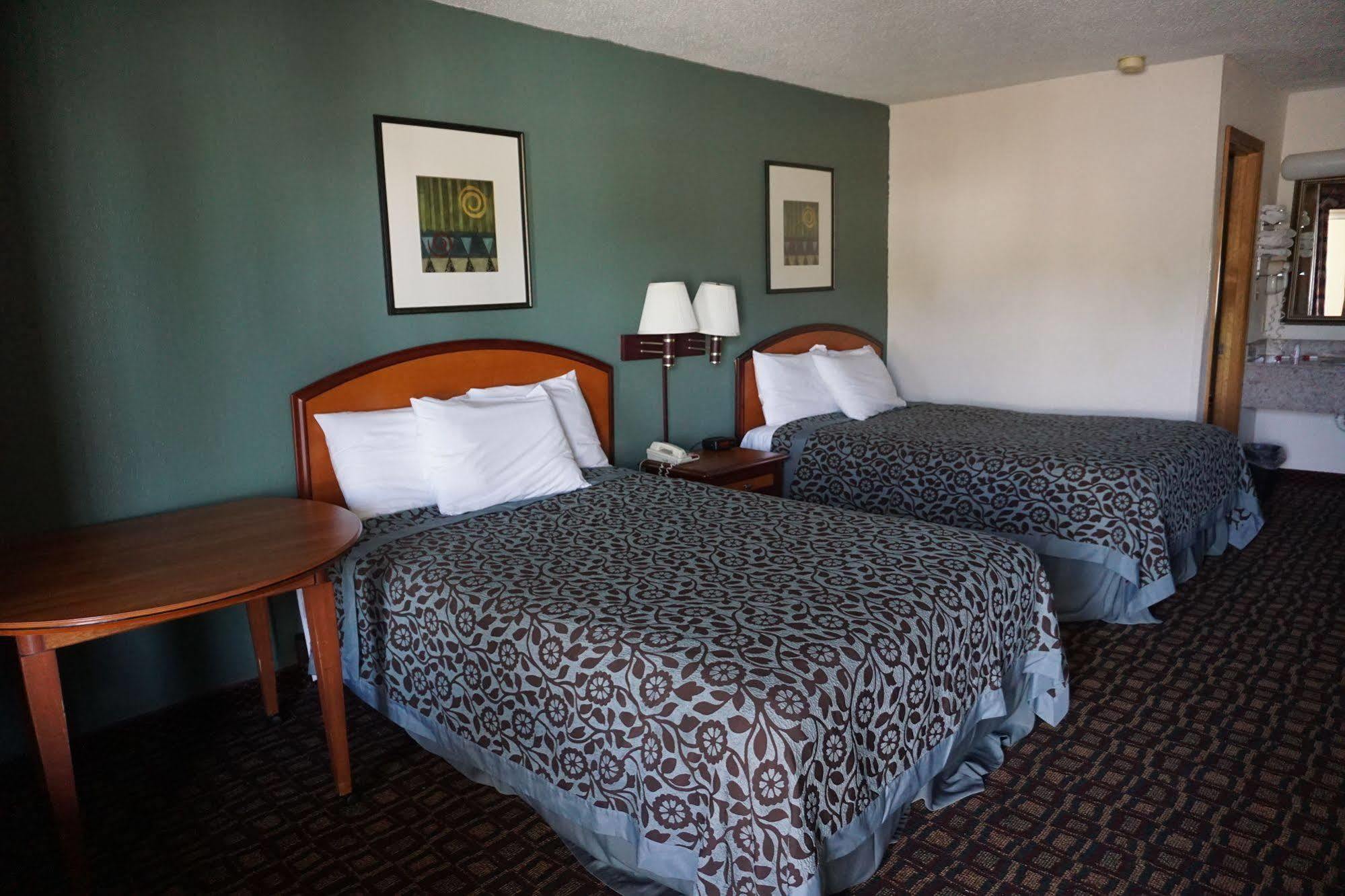 Days Inn By Wyndham Augusta Wheeler Road Экстерьер фото