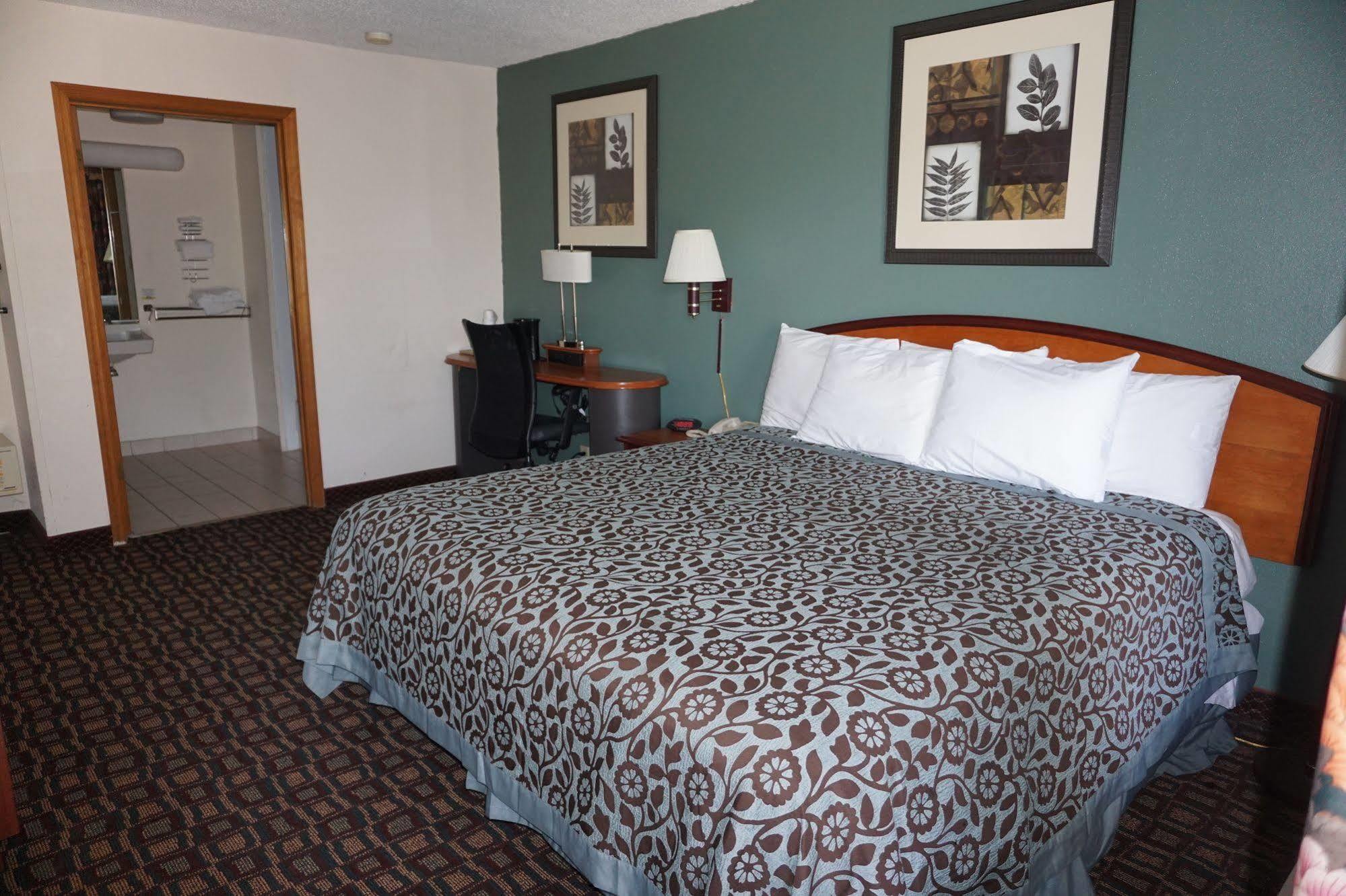 Days Inn By Wyndham Augusta Wheeler Road Экстерьер фото