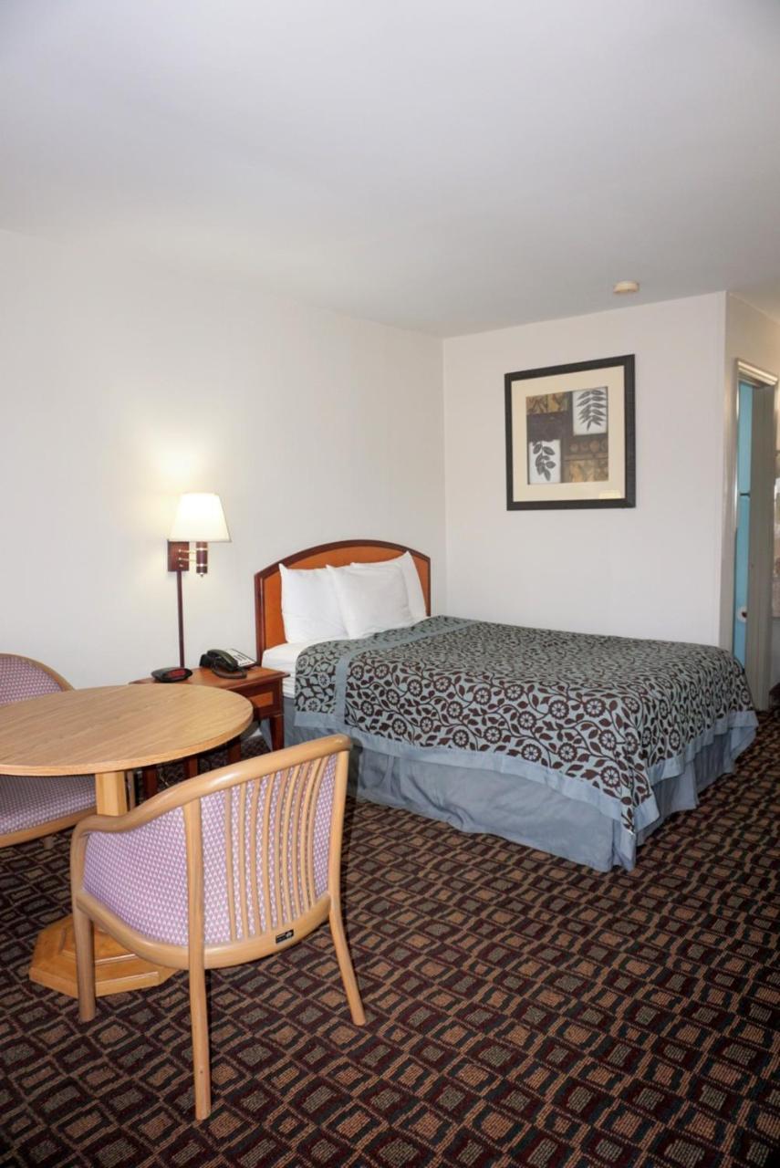 Days Inn By Wyndham Augusta Wheeler Road Экстерьер фото